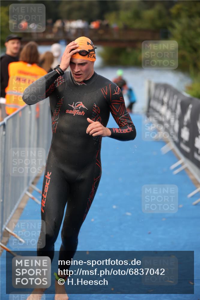 25.08.2024 - Elbe Triathlon Hamburg H.Heesch http://msf.ph/oto/6837042 25.08.2024 08:36:42 Schwimmen 44, 90 meine-sportfotos.de