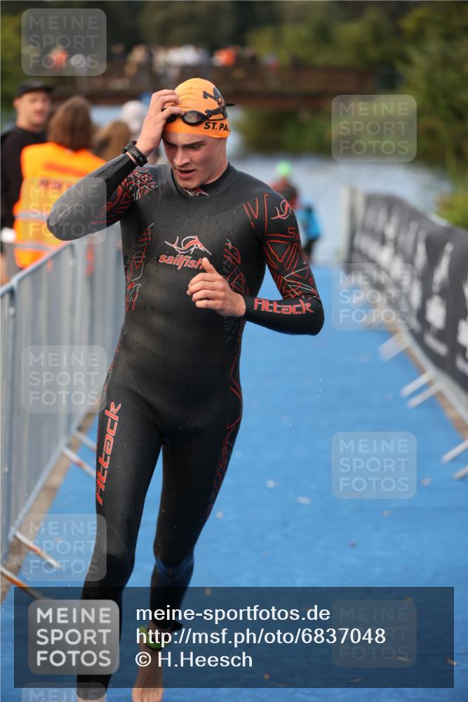 25.08.2024 - Elbe Triathlon Hamburg H.Heesch http://msf.ph/oto/6837048 25.08.2024 08:36:42 Schwimmen 44, 90 meine-sportfotos.de