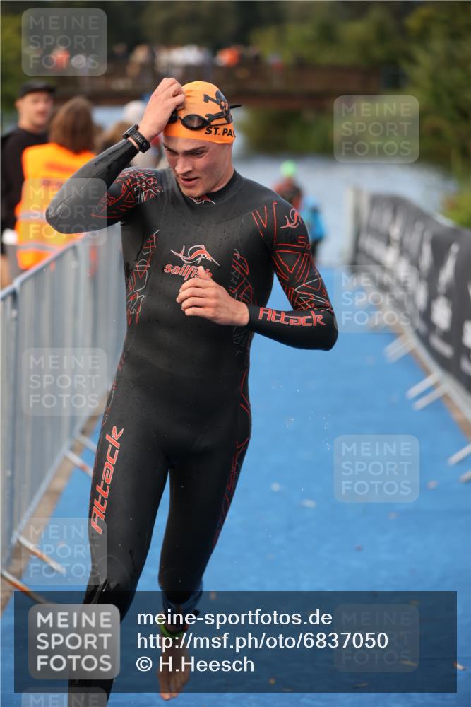 25.08.2024 - Elbe Triathlon Hamburg H.Heesch http://msf.ph/oto/6837050 25.08.2024 08:36:42 Schwimmen 44, 90 meine-sportfotos.de