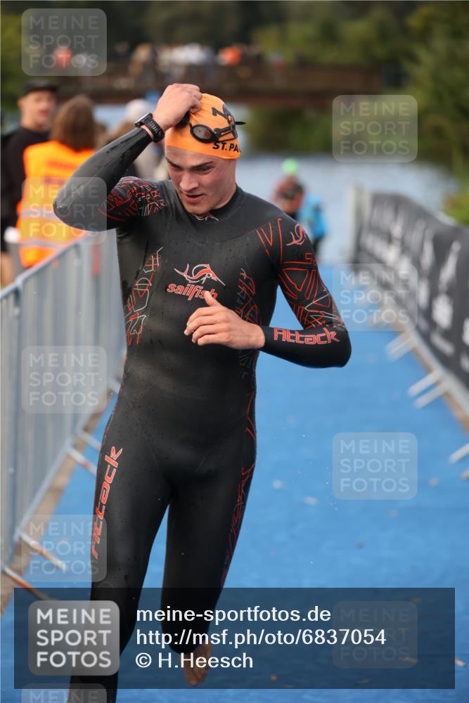 25.08.2024 - Elbe Triathlon Hamburg H.Heesch http://msf.ph/oto/6837054 25.08.2024 08:36:42 Schwimmen 44, 90 meine-sportfotos.de
