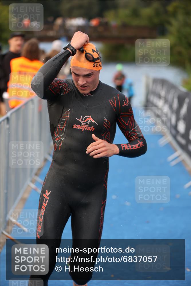 25.08.2024 - Elbe Triathlon Hamburg H.Heesch http://msf.ph/oto/6837057 25.08.2024 08:36:42 Schwimmen 44, 90 meine-sportfotos.de