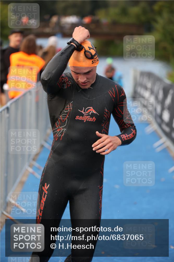 25.08.2024 - Elbe Triathlon Hamburg H.Heesch http://msf.ph/oto/6837065 25.08.2024 08:36:42 Schwimmen 44, 90 meine-sportfotos.de