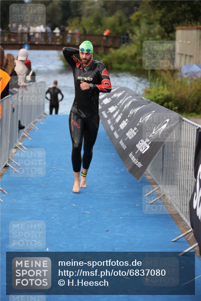 25.08.2024 - Elbe Triathlon Hamburg H.Heesch http://msf.ph/oto/6837080 25.08.2024 08:36:50 Schwimmen 44 meine-sportfotos.de