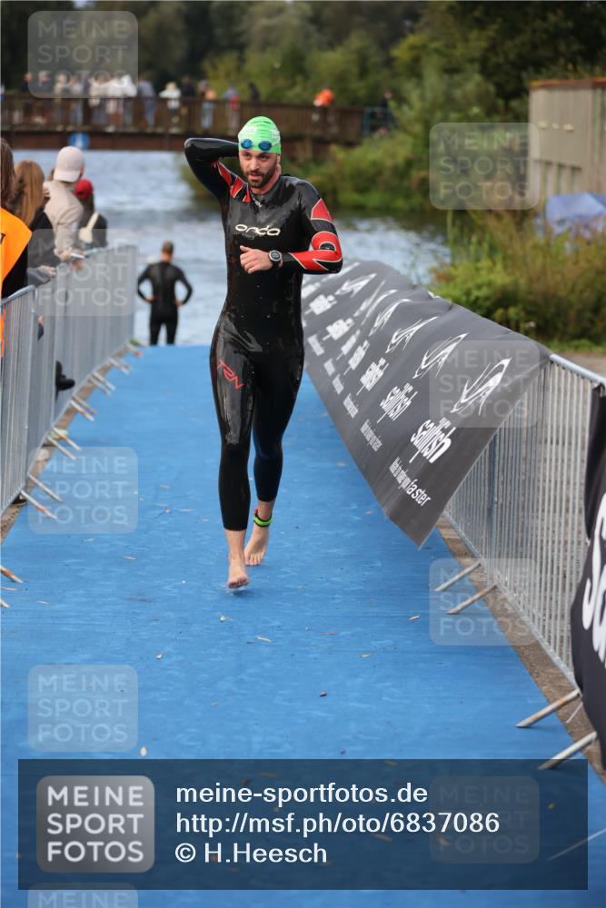 25.08.2024 - Elbe Triathlon Hamburg H.Heesch http://msf.ph/oto/6837086 25.08.2024 08:36:50 Schwimmen 44 meine-sportfotos.de