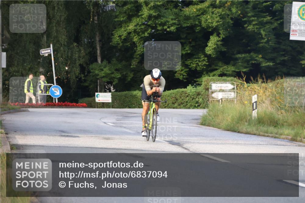 25.08.2024 - Elbe Triathlon Hamburg Fuchs,  Jonas http://msf.ph/oto/6837094 25.08.2024 08:48:21 Radfahren 101 meine-sportfotos.de