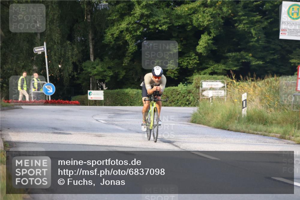 25.08.2024 - Elbe Triathlon Hamburg Fuchs,  Jonas http://msf.ph/oto/6837098 25.08.2024 08:48:21 Radfahren 101 meine-sportfotos.de