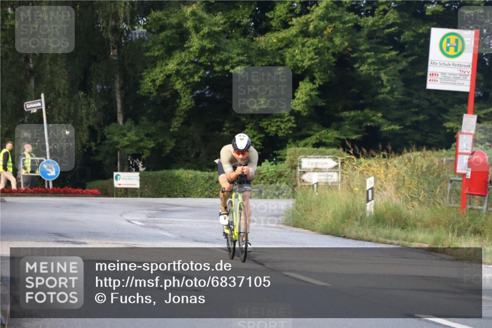 25.08.2024 - Elbe Triathlon Hamburg Fuchs,  Jonas http://msf.ph/oto/6837105 25.08.2024 08:48:21 Radfahren 101 meine-sportfotos.de