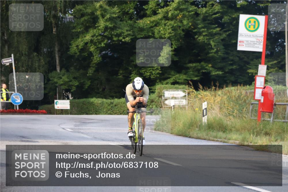 25.08.2024 - Elbe Triathlon Hamburg Fuchs,  Jonas http://msf.ph/oto/6837108 25.08.2024 08:48:21 Radfahren 101 meine-sportfotos.de