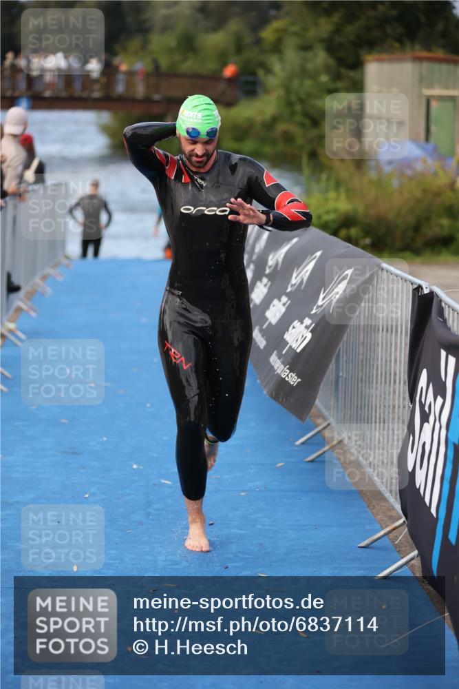 25.08.2024 - Elbe Triathlon Hamburg H.Heesch http://msf.ph/oto/6837114 25.08.2024 08:36:51 Schwimmen 44 meine-sportfotos.de