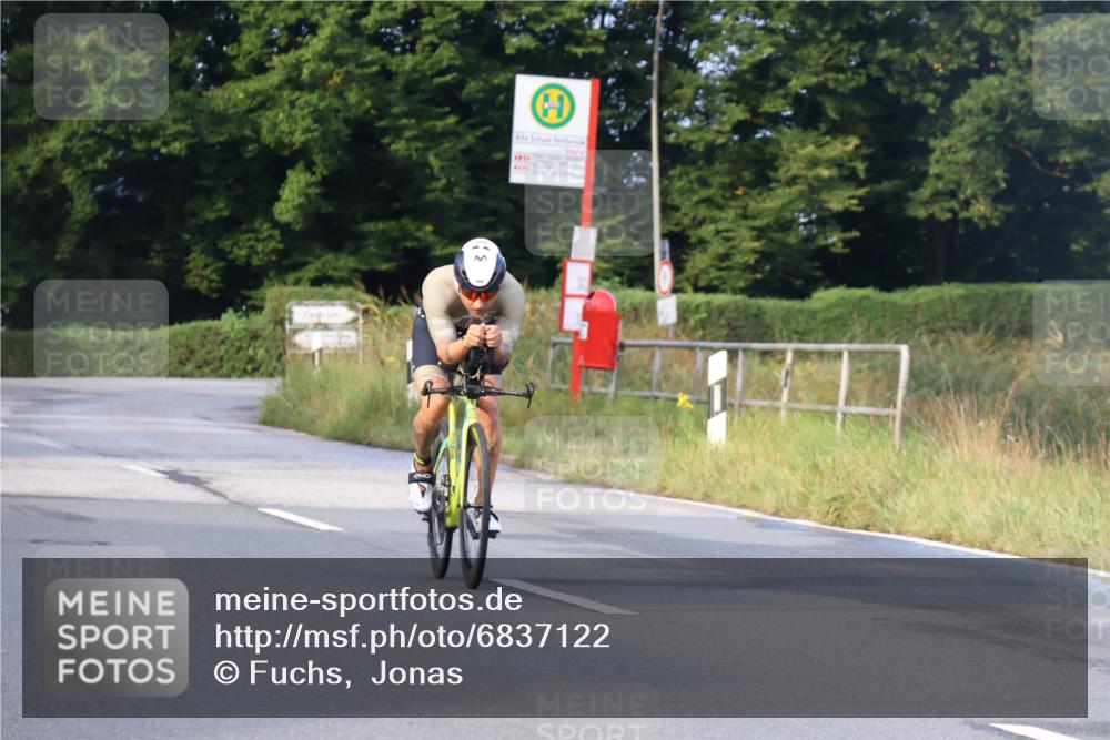 25.08.2024 - Elbe Triathlon Hamburg Fuchs,  Jonas http://msf.ph/oto/6837122 25.08.2024 08:48:22 Radfahren 101 meine-sportfotos.de