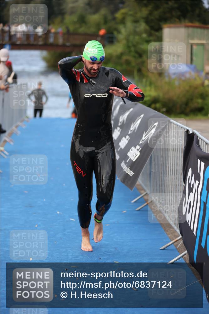 25.08.2024 - Elbe Triathlon Hamburg H.Heesch http://msf.ph/oto/6837124 25.08.2024 08:36:51 Schwimmen 44 meine-sportfotos.de