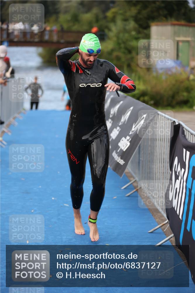 25.08.2024 - Elbe Triathlon Hamburg H.Heesch http://msf.ph/oto/6837127 25.08.2024 08:36:51 Schwimmen 44 meine-sportfotos.de