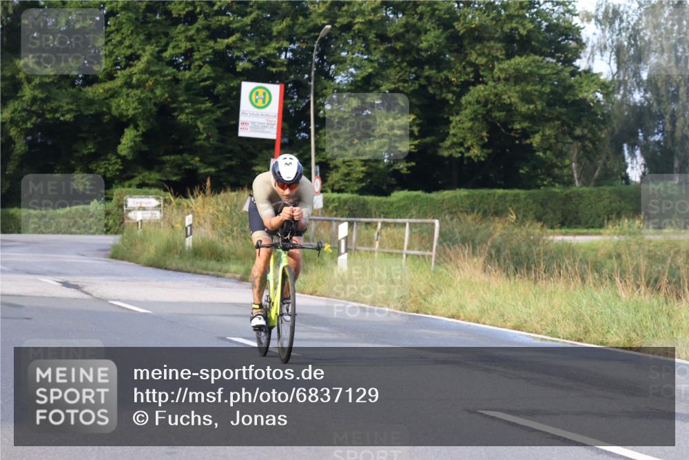 25.08.2024 - Elbe Triathlon Hamburg Fuchs,  Jonas http://msf.ph/oto/6837129 25.08.2024 08:48:23 Radfahren 101 meine-sportfotos.de