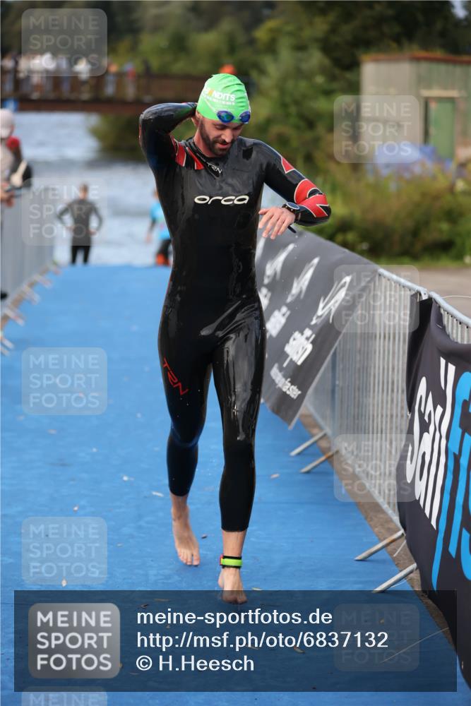 25.08.2024 - Elbe Triathlon Hamburg H.Heesch http://msf.ph/oto/6837132 25.08.2024 08:36:51 Schwimmen 44 meine-sportfotos.de
