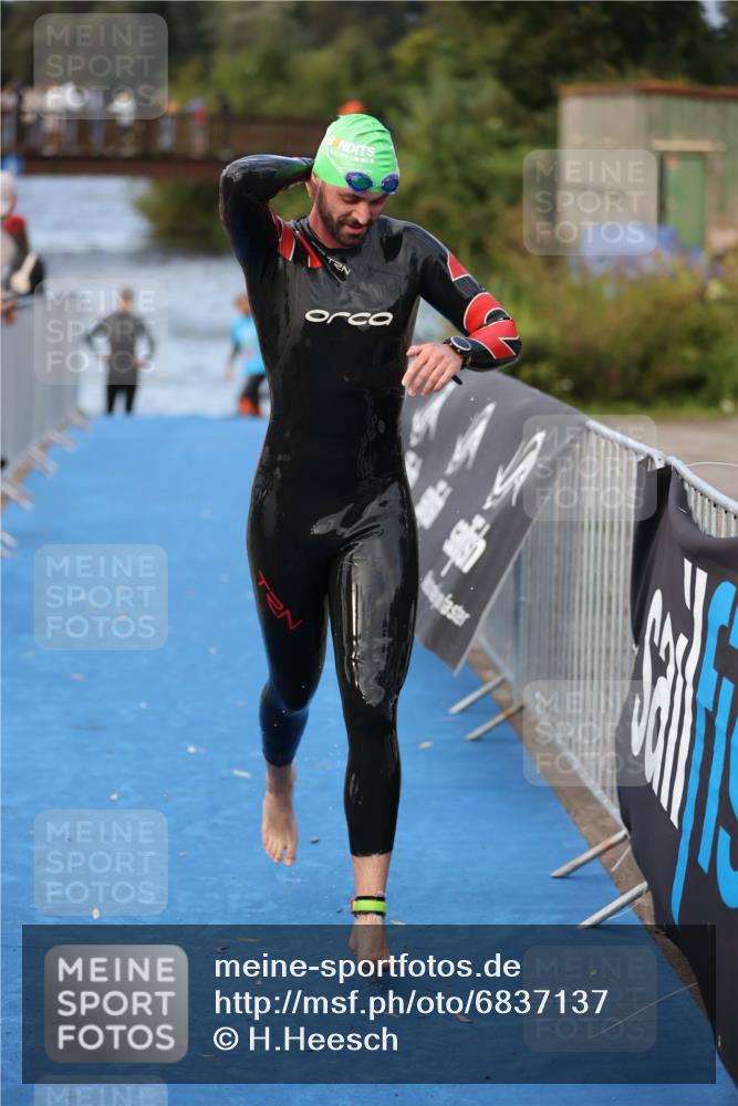 25.08.2024 - Elbe Triathlon Hamburg H.Heesch http://msf.ph/oto/6837137 25.08.2024 08:36:51 Schwimmen 44 meine-sportfotos.de