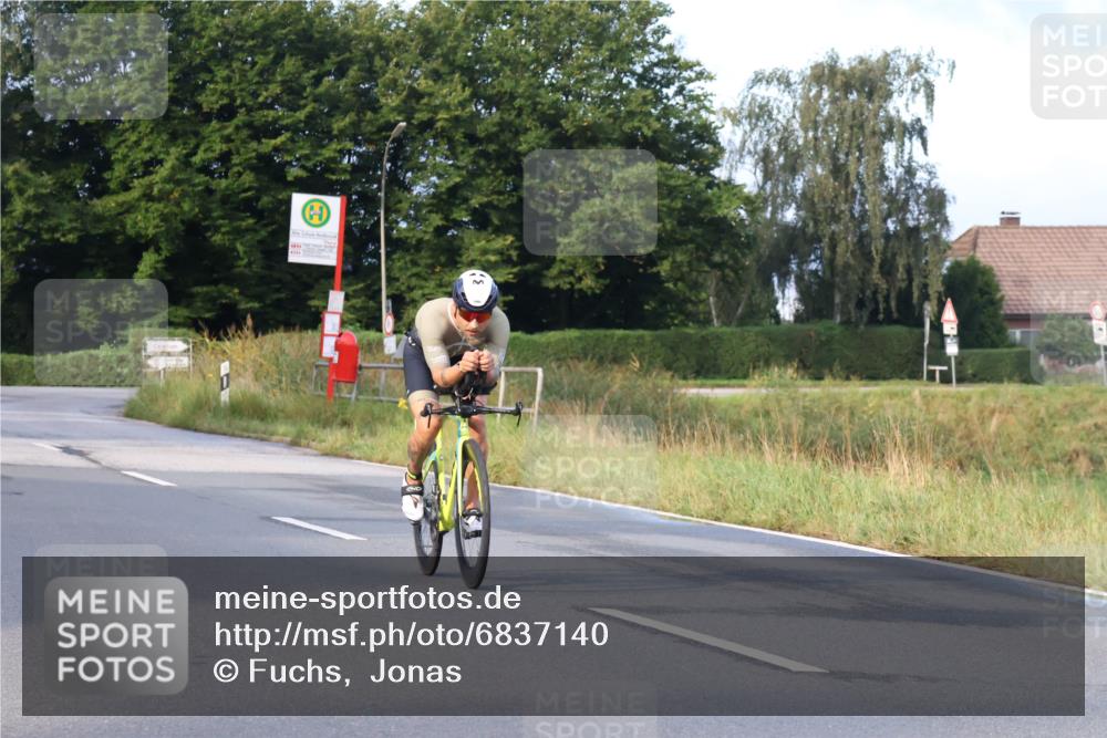 25.08.2024 - Elbe Triathlon Hamburg Fuchs,  Jonas http://msf.ph/oto/6837140 25.08.2024 08:48:23 Radfahren 101 meine-sportfotos.de