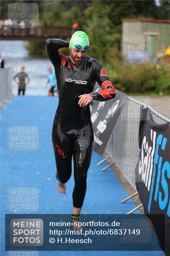 25.08.2024 - Elbe Triathlon Hamburg H.Heesch http://msf.ph/oto/6837149 25.08.2024 08:36:51 Schwimmen 44 meine-sportfotos.de
