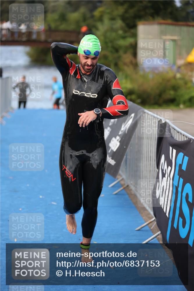 25.08.2024 - Elbe Triathlon Hamburg H.Heesch http://msf.ph/oto/6837153 25.08.2024 08:36:51 Schwimmen 44 meine-sportfotos.de