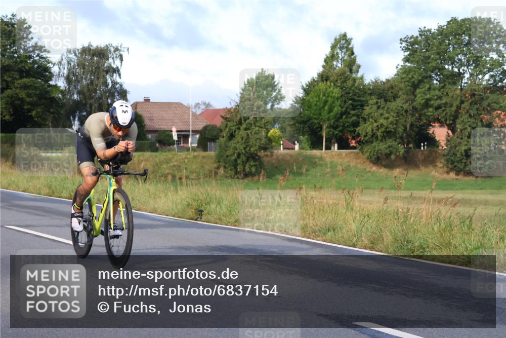 25.08.2024 - Elbe Triathlon Hamburg Fuchs,  Jonas http://msf.ph/oto/6837154 25.08.2024 08:48:24 Radfahren 101 meine-sportfotos.de