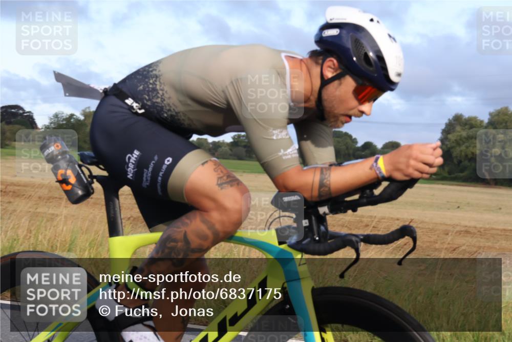 25.08.2024 - Elbe Triathlon Hamburg Fuchs,  Jonas http://msf.ph/oto/6837175 25.08.2024 08:48:25 Radfahren 101 meine-sportfotos.de