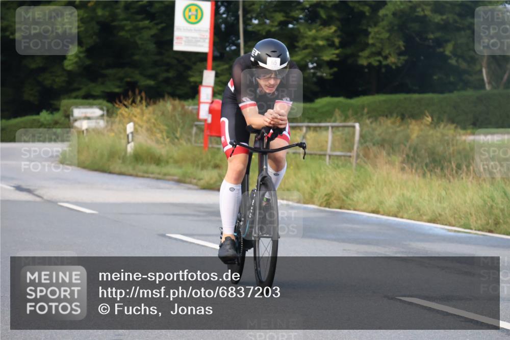 25.08.2024 - Elbe Triathlon Hamburg Fuchs,  Jonas http://msf.ph/oto/6837203 25.08.2024 08:48:45 Radfahren 65 meine-sportfotos.de
