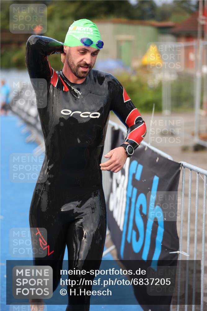 25.08.2024 - Elbe Triathlon Hamburg H.Heesch http://msf.ph/oto/6837205 25.08.2024 08:36:52 Schwimmen 44 meine-sportfotos.de
