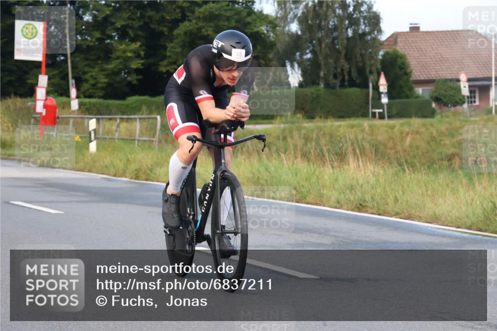 25.08.2024 - Elbe Triathlon Hamburg Fuchs,  Jonas http://msf.ph/oto/6837211 25.08.2024 08:48:46 Radfahren 65 meine-sportfotos.de