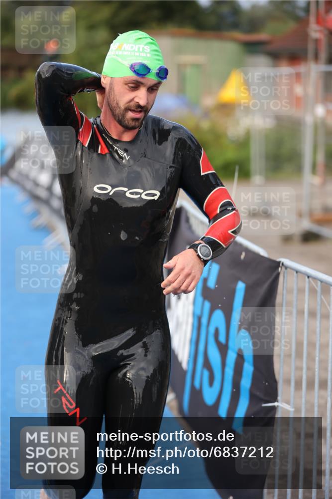 25.08.2024 - Elbe Triathlon Hamburg H.Heesch http://msf.ph/oto/6837212 25.08.2024 08:36:52 Schwimmen 44 meine-sportfotos.de