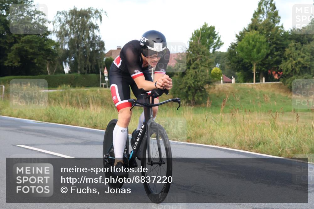 25.08.2024 - Elbe Triathlon Hamburg Fuchs,  Jonas http://msf.ph/oto/6837220 25.08.2024 08:48:46 Radfahren 65 meine-sportfotos.de