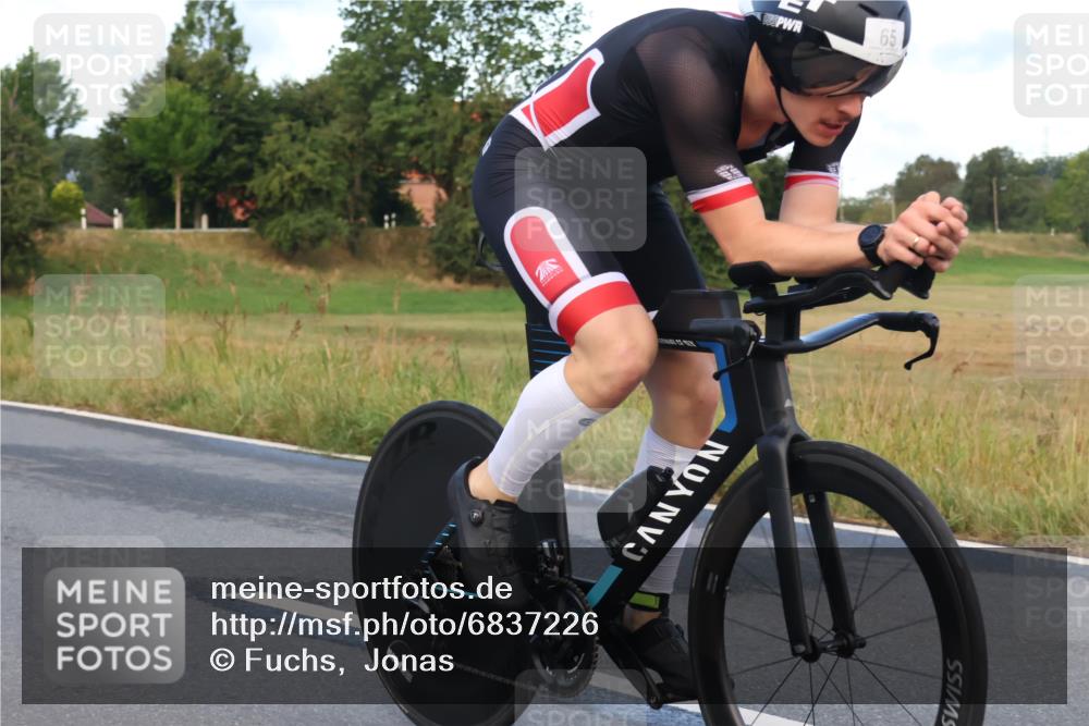 25.08.2024 - Elbe Triathlon Hamburg Fuchs,  Jonas http://msf.ph/oto/6837226 25.08.2024 08:48:46 Radfahren 65 meine-sportfotos.de