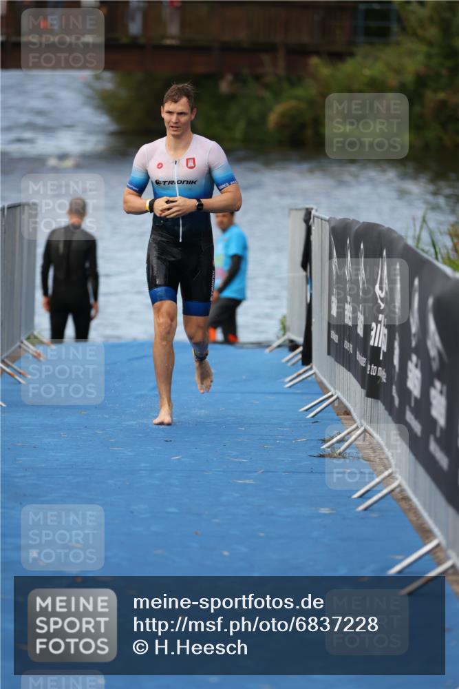 25.08.2024 - Elbe Triathlon Hamburg H.Heesch http://msf.ph/oto/6837228 25.08.2024 08:37:19 Schwimmen 67 meine-sportfotos.de