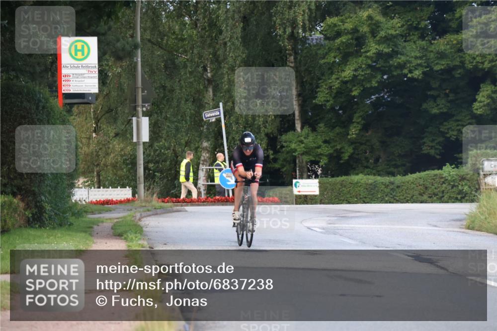25.08.2024 - Elbe Triathlon Hamburg Fuchs,  Jonas http://msf.ph/oto/6837238 25.08.2024 08:49:10 Radfahren 107 meine-sportfotos.de