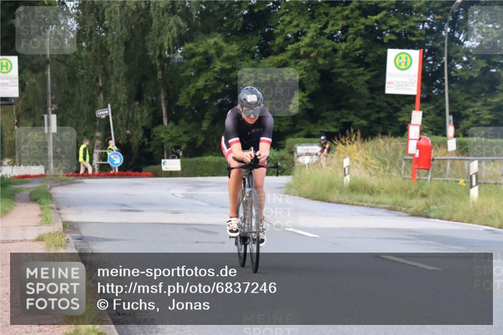 25.08.2024 - Elbe Triathlon Hamburg Fuchs,  Jonas http://msf.ph/oto/6837246 25.08.2024 08:49:12 Radfahren 107 meine-sportfotos.de