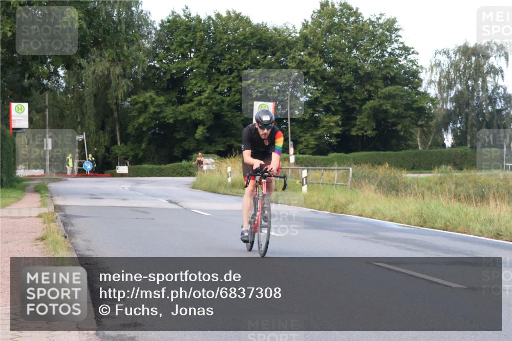 25.08.2024 - Elbe Triathlon Hamburg Fuchs,  Jonas http://msf.ph/oto/6837308 25.08.2024 08:49:20 Radfahren 53 meine-sportfotos.de