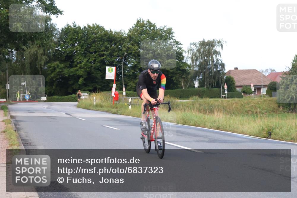 25.08.2024 - Elbe Triathlon Hamburg Fuchs,  Jonas http://msf.ph/oto/6837323 25.08.2024 08:49:21 Radfahren 53 meine-sportfotos.de