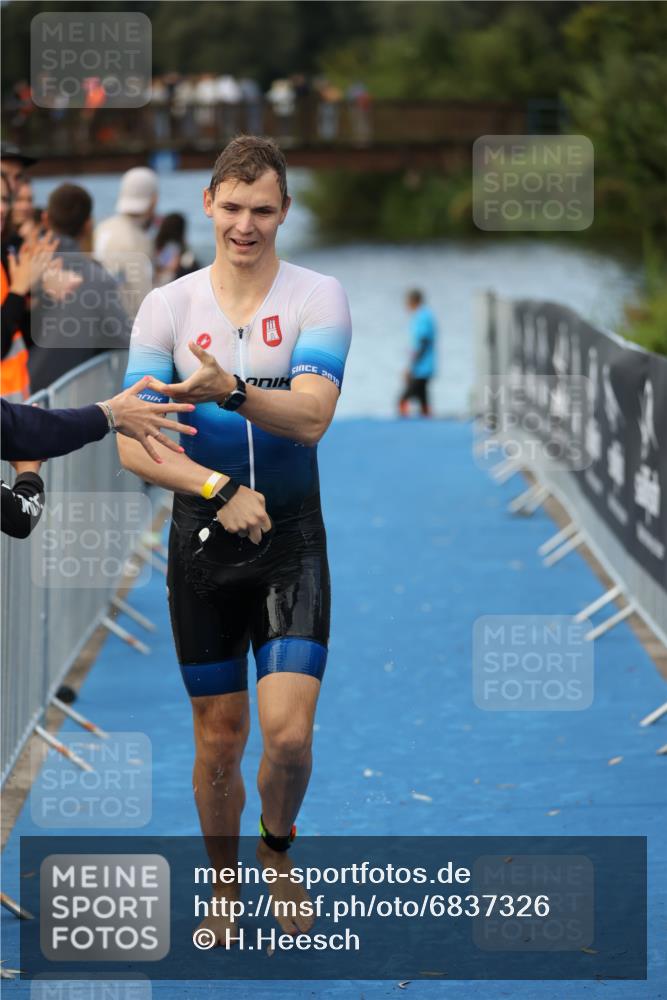 25.08.2024 - Elbe Triathlon Hamburg H.Heesch http://msf.ph/oto/6837326 25.08.2024 08:37:22 Schwimmen 67 meine-sportfotos.de