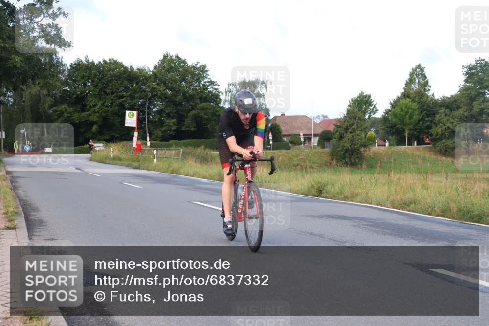 25.08.2024 - Elbe Triathlon Hamburg Fuchs,  Jonas http://msf.ph/oto/6837332 25.08.2024 08:49:21 Radfahren 53 meine-sportfotos.de
