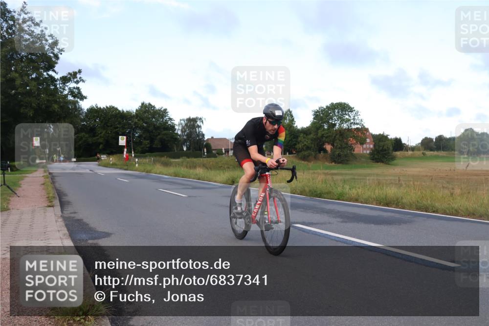 25.08.2024 - Elbe Triathlon Hamburg Fuchs,  Jonas http://msf.ph/oto/6837341 25.08.2024 08:49:21 Radfahren 53 meine-sportfotos.de