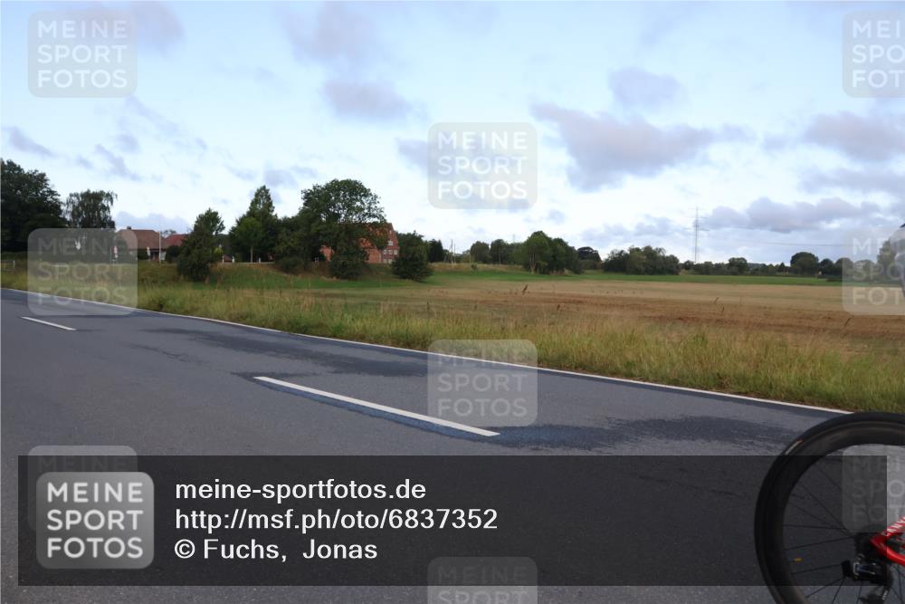 25.08.2024 - Elbe Triathlon Hamburg Fuchs,  Jonas http://msf.ph/oto/6837352 25.08.2024 08:49:22 Radfahren 53 meine-sportfotos.de
