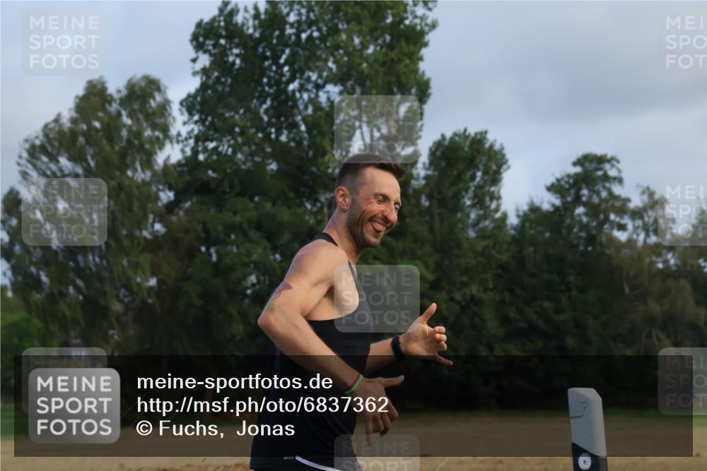 25.08.2024 - Elbe Triathlon Hamburg Fuchs,  Jonas http://msf.ph/oto/6837362 25.08.2024 08:49:45 Radfahren  meine-sportfotos.de