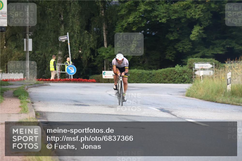 25.08.2024 - Elbe Triathlon Hamburg Fuchs,  Jonas http://msf.ph/oto/6837366 25.08.2024 08:50:03 Radfahren 73 meine-sportfotos.de