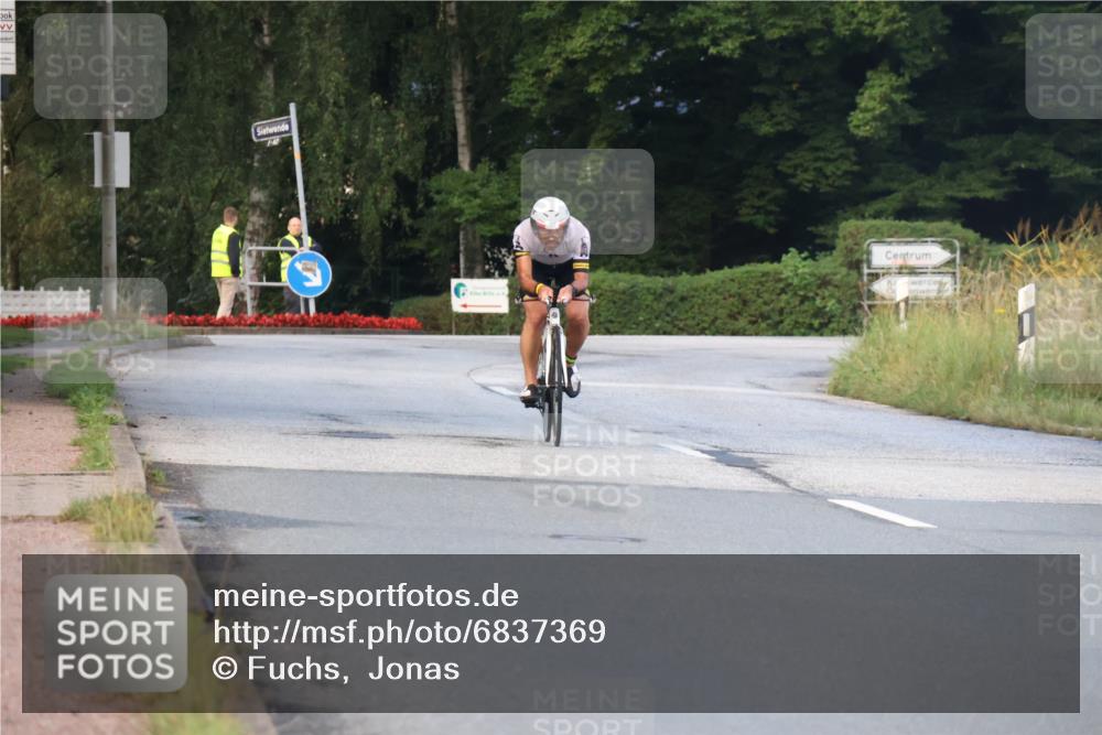25.08.2024 - Elbe Triathlon Hamburg Fuchs,  Jonas http://msf.ph/oto/6837369 25.08.2024 08:50:03 Radfahren 73 meine-sportfotos.de