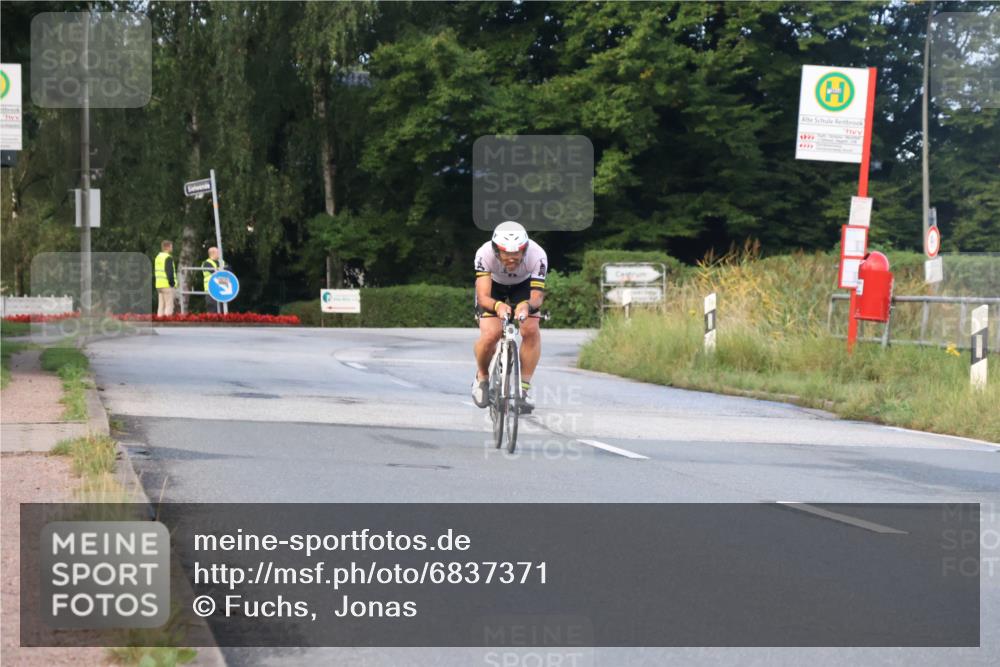 25.08.2024 - Elbe Triathlon Hamburg Fuchs,  Jonas http://msf.ph/oto/6837371 25.08.2024 08:50:04 Radfahren 73 meine-sportfotos.de