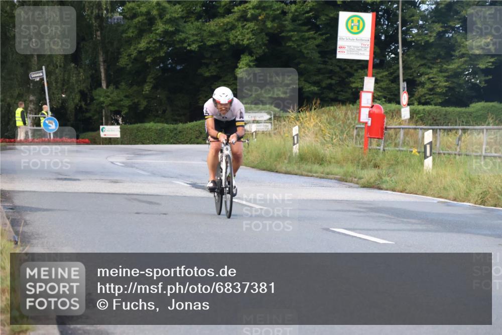25.08.2024 - Elbe Triathlon Hamburg Fuchs,  Jonas http://msf.ph/oto/6837381 25.08.2024 08:50:04 Radfahren 73 meine-sportfotos.de