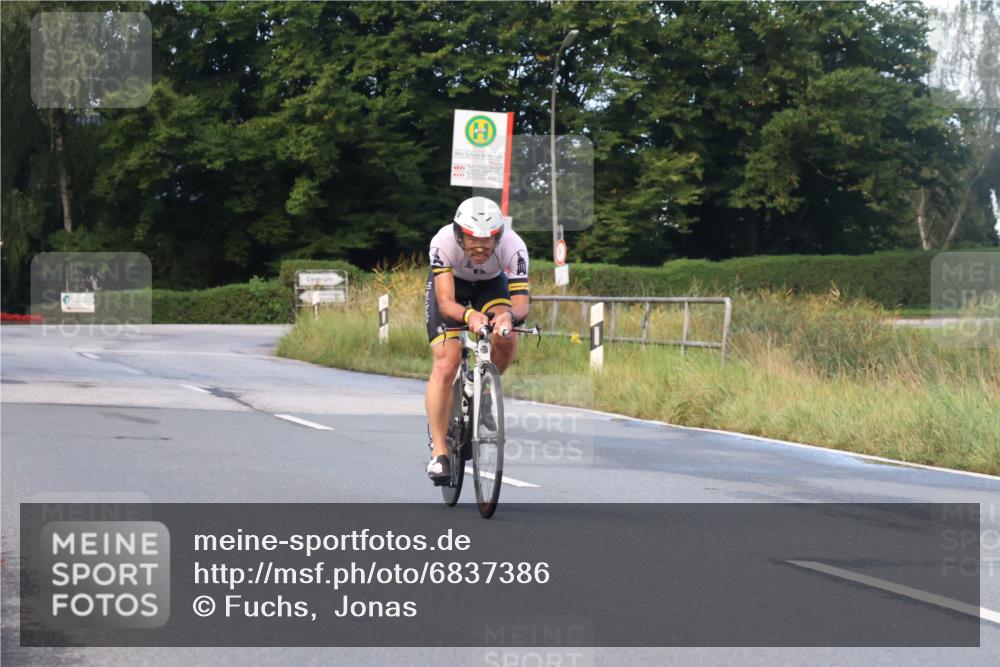 25.08.2024 - Elbe Triathlon Hamburg Fuchs,  Jonas http://msf.ph/oto/6837386 25.08.2024 08:50:05 Radfahren 73 meine-sportfotos.de