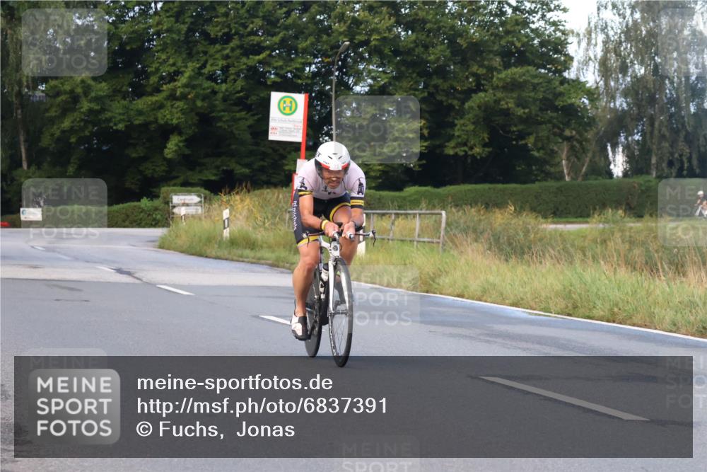 25.08.2024 - Elbe Triathlon Hamburg Fuchs,  Jonas http://msf.ph/oto/6837391 25.08.2024 08:50:05 Radfahren 73 meine-sportfotos.de