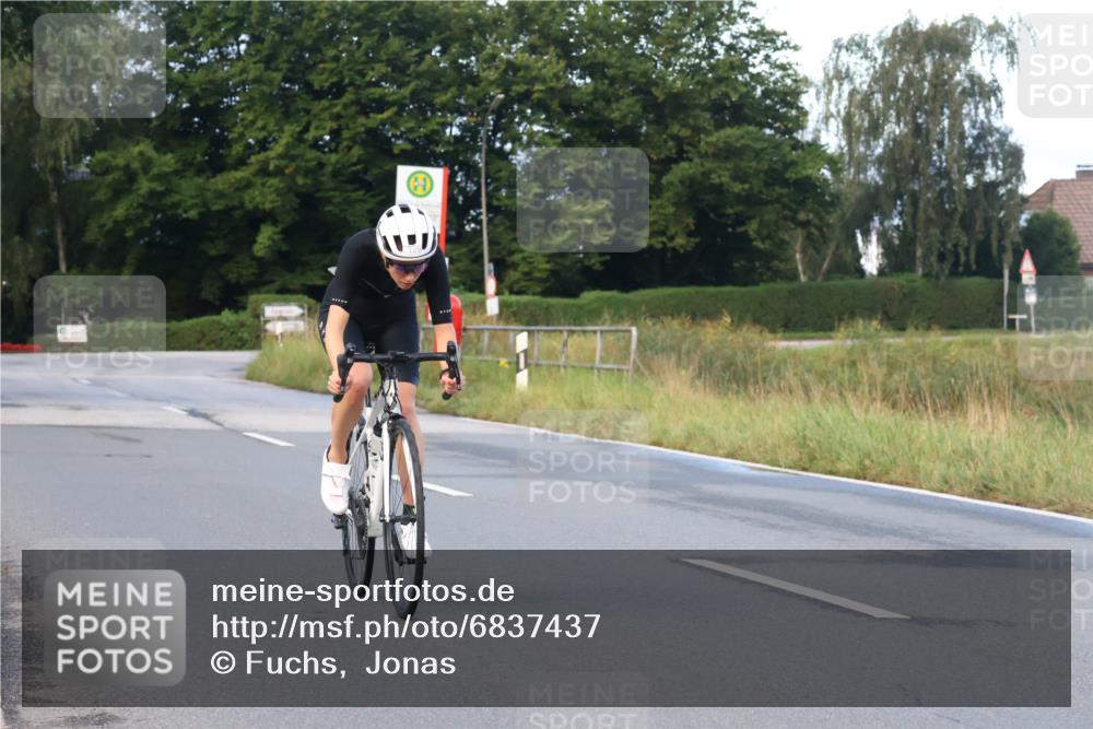 25.08.2024 - Elbe Triathlon Hamburg Fuchs,  Jonas http://msf.ph/oto/6837437 25.08.2024 08:50:17 Radfahren 109 meine-sportfotos.de