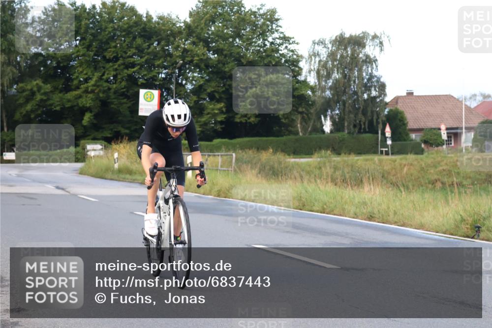 25.08.2024 - Elbe Triathlon Hamburg Fuchs,  Jonas http://msf.ph/oto/6837443 25.08.2024 08:50:17 Radfahren 109 meine-sportfotos.de