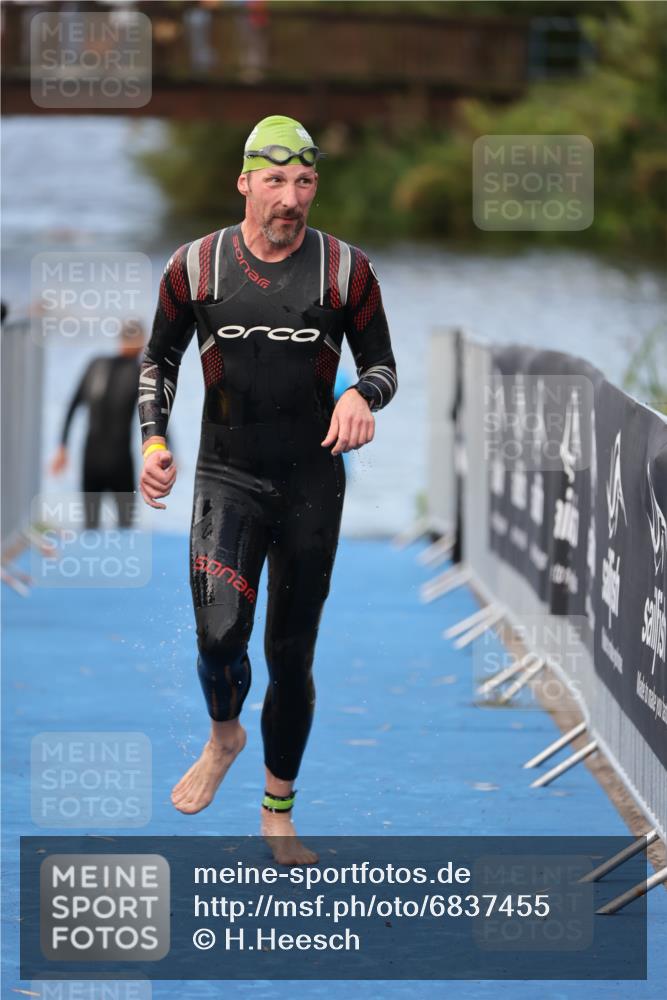 25.08.2024 - Elbe Triathlon Hamburg H.Heesch http://msf.ph/oto/6837455 25.08.2024 08:38:16 Schwimmen 53 meine-sportfotos.de