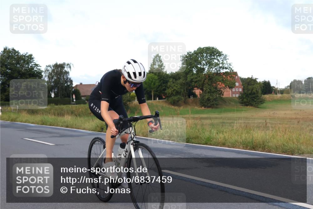 25.08.2024 - Elbe Triathlon Hamburg Fuchs,  Jonas http://msf.ph/oto/6837459 25.08.2024 08:50:18 Radfahren 109 meine-sportfotos.de